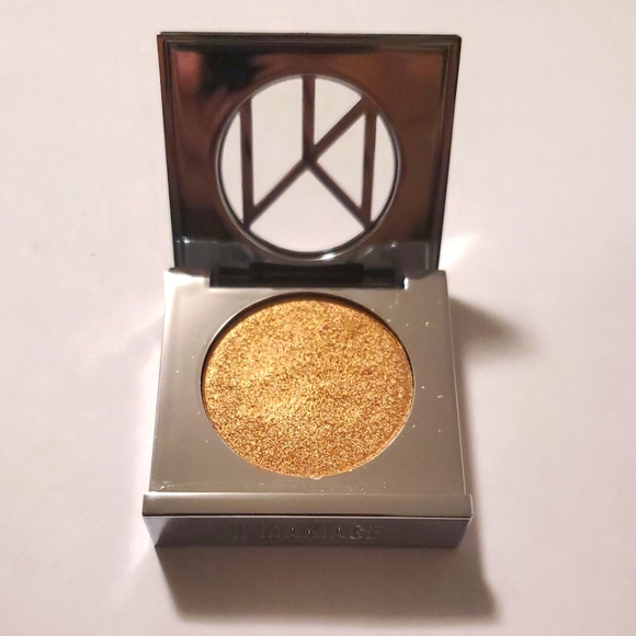 Il Makiage Color Boss Multi-Dimensional Eye Color Shade 958 Eyes On The Prize - Picture 2 of 5